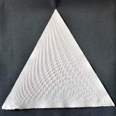 Rilievo bianco su carta a mano